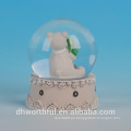 Cutely resina presente oso globo de agua de nieve